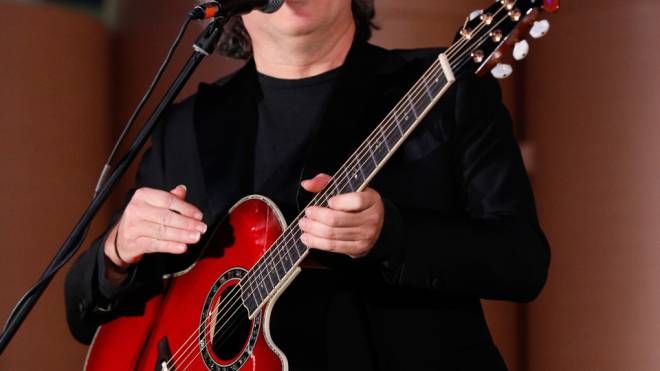 Il chitarrista Andrea Fornili (fotoSchicchi)