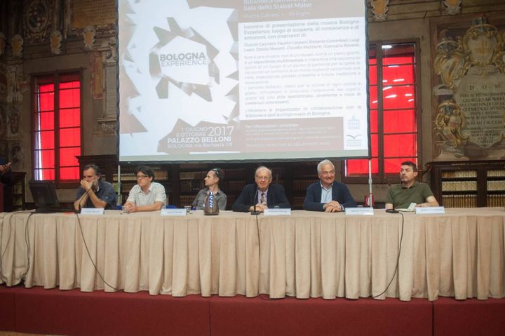 Gli ospiti dell'open day di Bologna Experience alla biblioteca dell'Archiginnasio (foto Schicchi)
