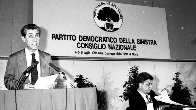 Rodotà nel giorno dell'elezione a Presidente del PDS: era il 1991 (Ansa)