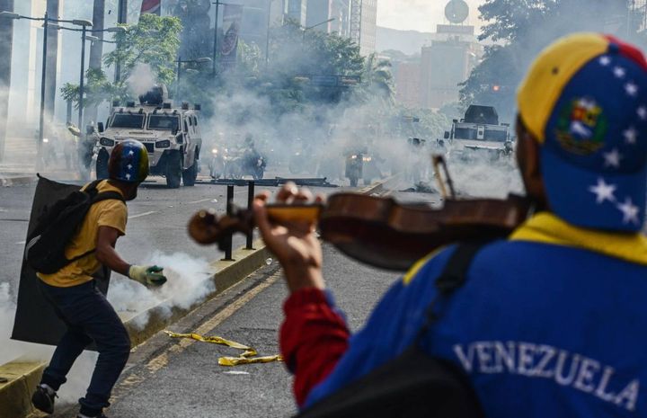 Caracas, proteste anti Maduro, 20 maggio 2017  (Afp, Federico Parra) 