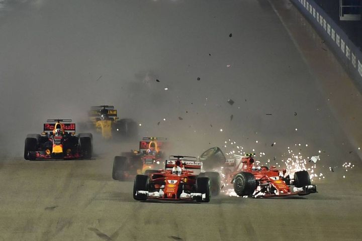 Singapore, l'incidente Vettel-Raikkonen, 17 settembre 2017 (Afp, Manan Vatsyayana)