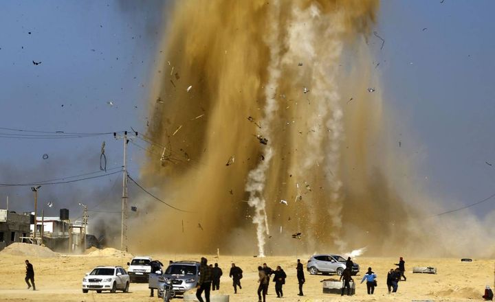 Gaza, attacco aereo di Israele, 6 febbraio 2017 (Afp, Mohammed Abed)