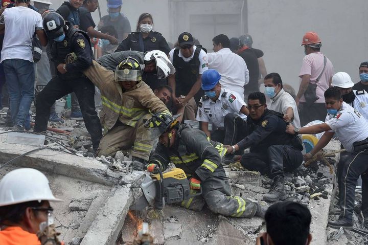Messico, i soccorsi dopo il devastante terremoto del 19 settembre 2017 (Afp, Yuri Cortez)