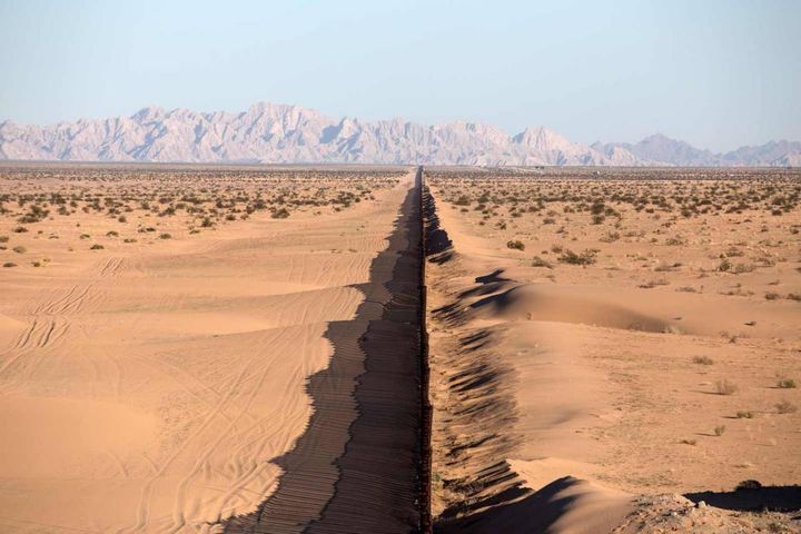 Una sezione della barriera di separazione Stati Uniti-Messico, 15 febbraio 2017 (Afp, Guillermo Arias)