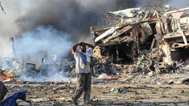 Esplosione di un'autobomba a Mogadiscio, 14 ottobre 2017 (Afp, Mohamed Abdiwahab)