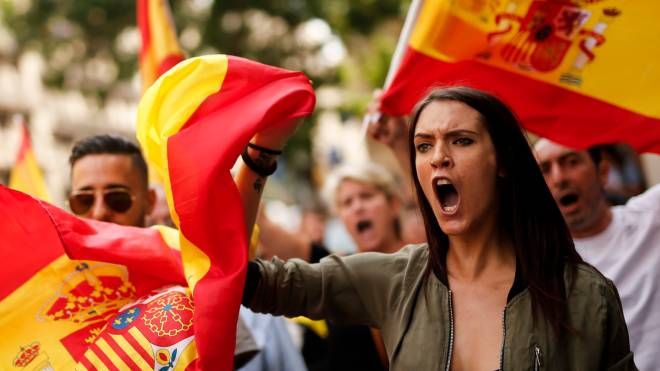Una manifestazione contro l'indipendenza della Catalogna (Afp)