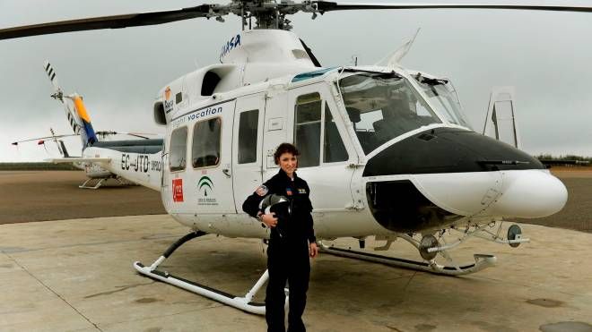Carla Rozalen, 29 anni, pilota di elicotteri di Cordoba (Lapresse)