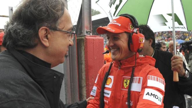 Sergio Marchionne e Michael Schumacher nel 2008 (Ansa)