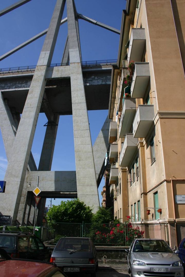Ponte Morandi nel 2006 (foto di  Gian Carlo Franceschetti)