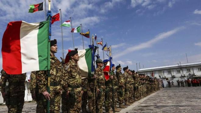 Militari italiani schierati a Herat (Ansa Epa)