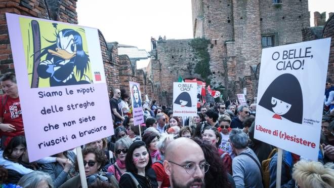 Cortei di protesta a Verona per il World Congress of Families (Lapresse)