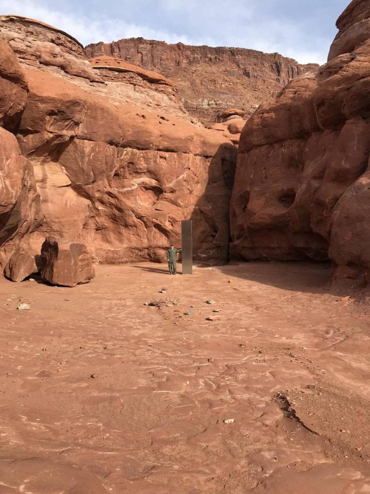 Misterioso monolite nel deserto dello Utah (Ansa)
