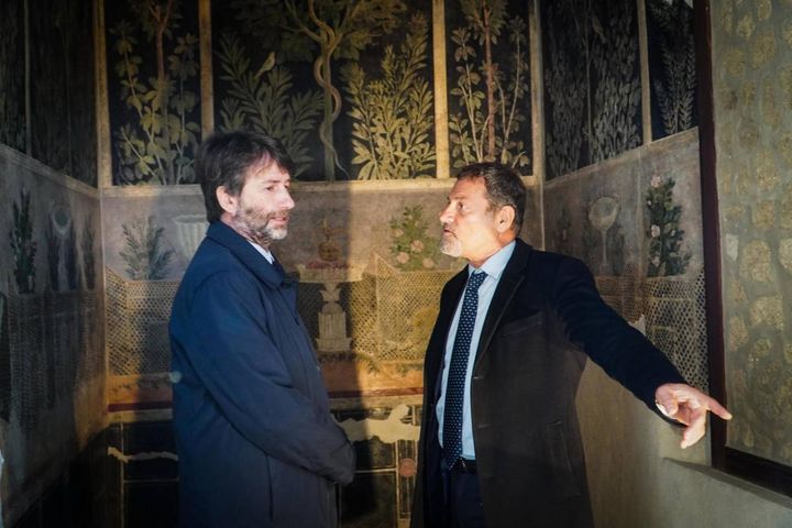 Il soprintendente Massimo Osanna ed il ministro ai beni culturali Dario Franceschini al Parco Archeologico di 
Pompei (Ansa)