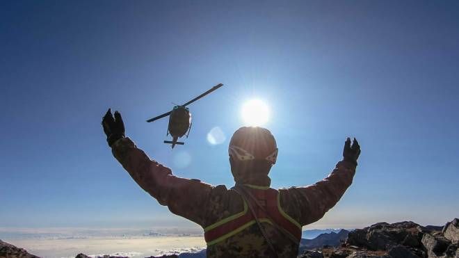 Soccorso alpino e alpini insieme: via in elicottero (foto Cnsas)