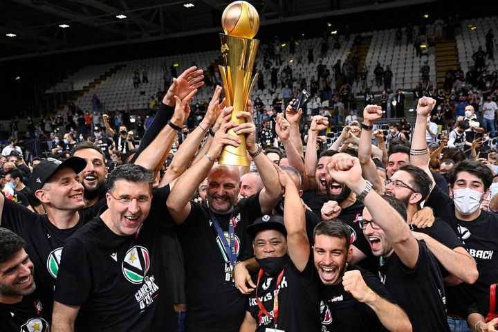 Gioia incontenibile per la Virtus Bologna: è campione d'Italia (foto Ciamillo)