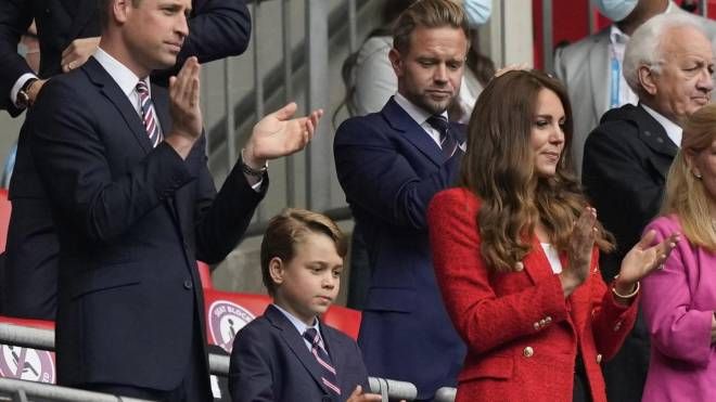 Il principe William, il piccolo George e Kate allo stadio per Inghilterra Germania (Ansa)