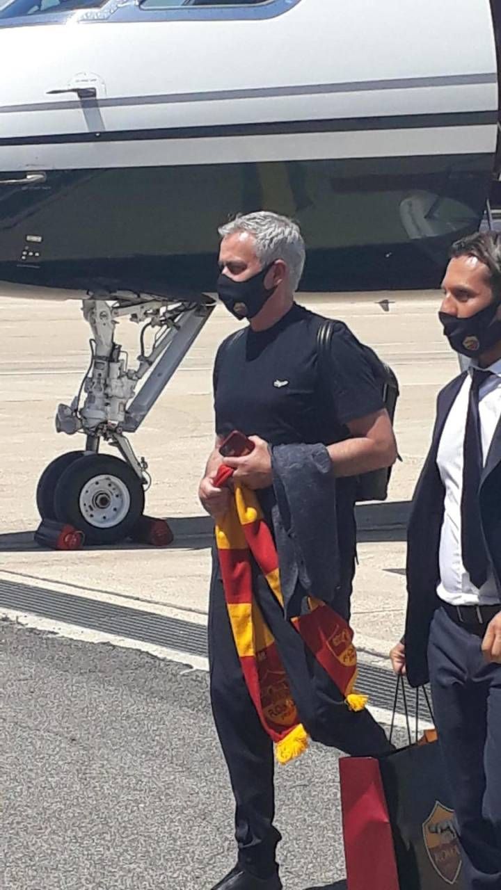 L'arrivo di Mourinho a Roma (Ansa)