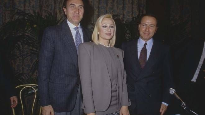 Raffaella Carrà  con Pippo Baudio e Silvio Berlusconi (Alive)