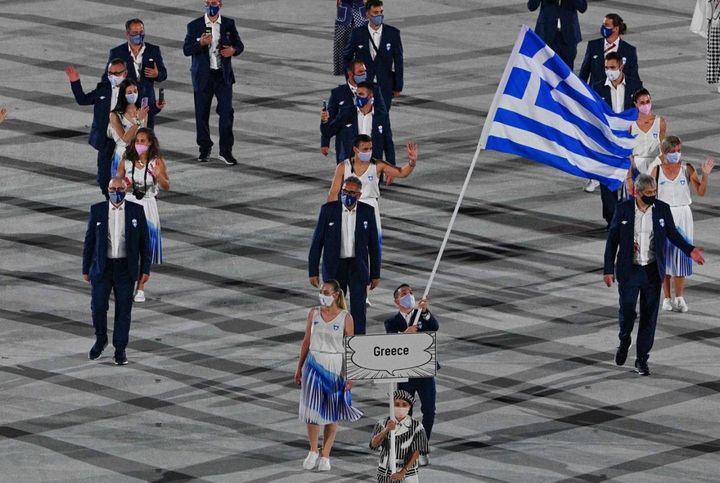 La delegazione greca apre la sfilata degli atleti (Ansa)