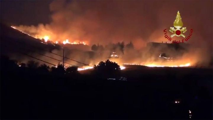 Incendi in Calabria e Sicilia (Ansa)