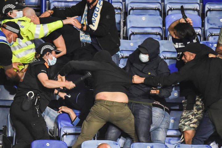 Leicester-Napoli, scontri tra tifosi. Interviene la polizia (Ansa) 