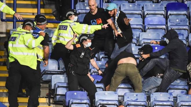 Leicester-Napoli, scontri tra tifosi. Interviene la polizia (Ansa) 