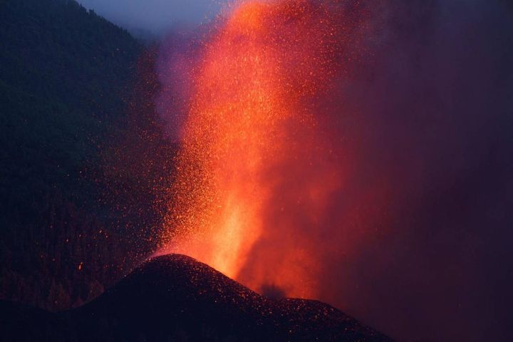 Eruzione del vulcano Cumbre Vieja a La Palma, isole Canarie (Ansa)