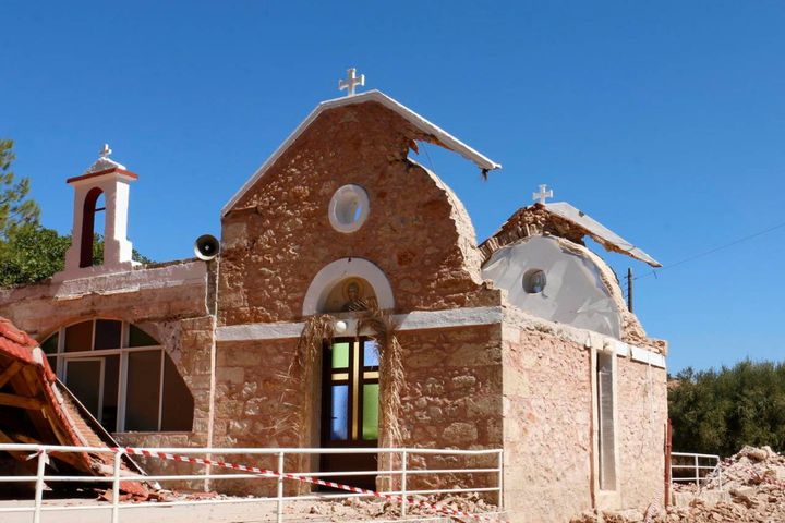 Chiesa danneggiata dal sisma a Roussochoria, est di Creta, Grecia, 27 Settembre 2021