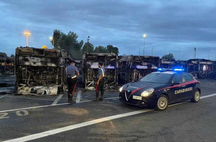 In fiamme deposito Atac a Roma, 30 bus distrutti (Ansa)