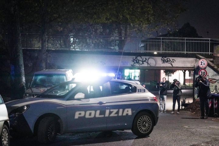 Torino, un uomo ucciso da un colpo di pistola a Torino, vicino all'ospedale San Giovanni Bosco (Ansa)