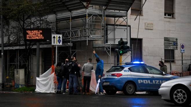 Sul posto 118 e polizia. La vittima, un cittadino romeno di 41 anni è deceduto sul colpo.