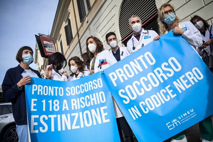 Manifestazione di medici e infermieri a Roma