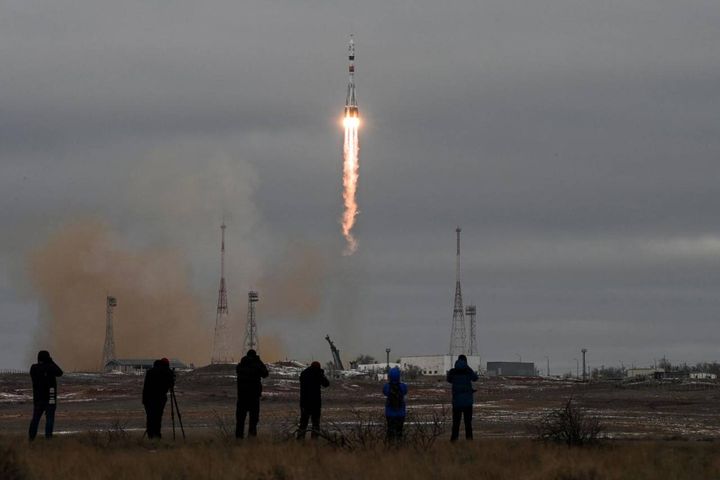 Spazio: decollato razzo russo con miliardario giapponese (Ansa)