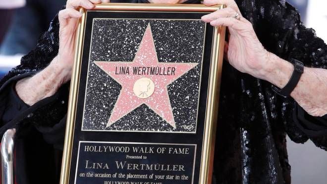 La stella di Lina Wertmuller brilla sulla Walk of Fame di Hollywood (Ansa)