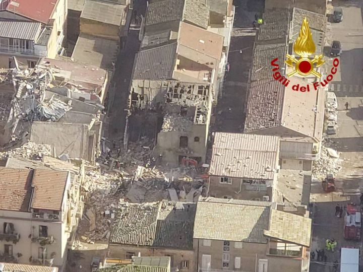 Ravanusa, la devastante esplosione vista dall'alto (Vigili del fuoco)