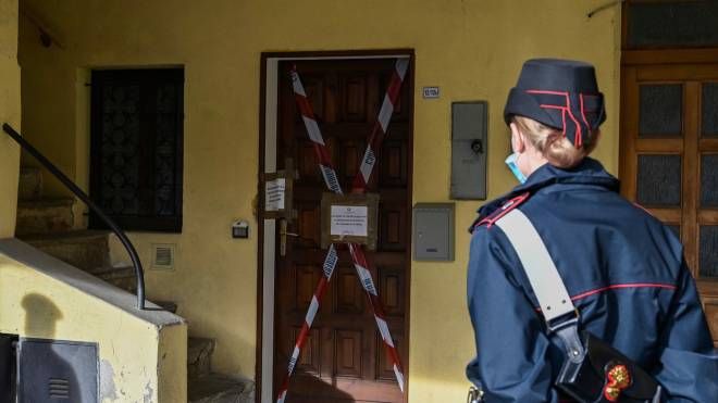 Sul posto sono intervenuti i carabinieri delle compagnie di Varese e Saronno