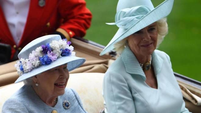 La regina Elisabetta ha 'incoronato' Camilla, duchessa di Cornovaglia (Ansa)