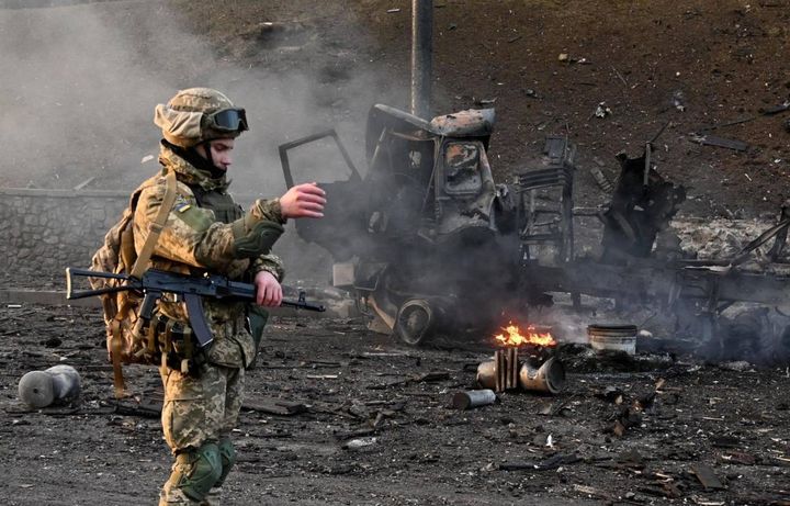 Kiev sotto assedio russo da più parti nel terzo giorno di guerra in Ucraina (Ansa)