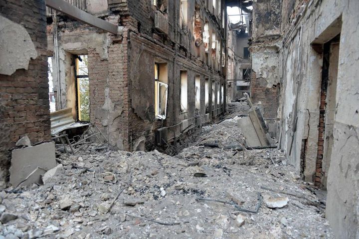 Una scuola distrutta a Kharkiv (Ansa)