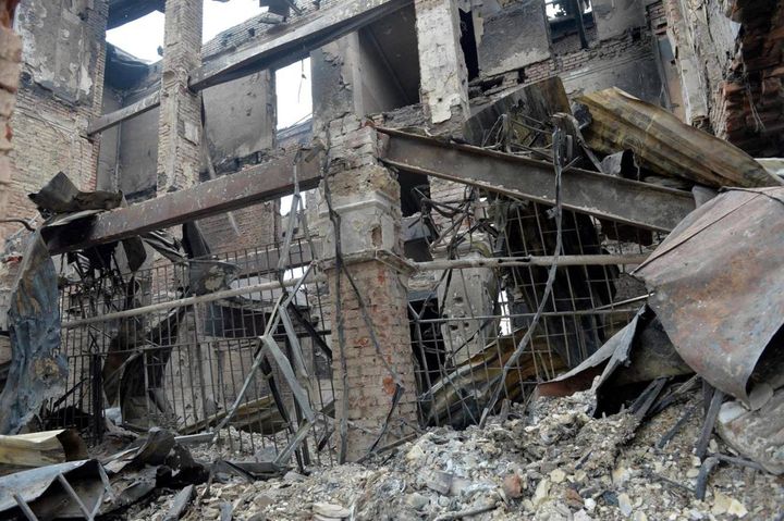 Decine di civili morti sotto le bombe a 
Kharkiv (Ansa)