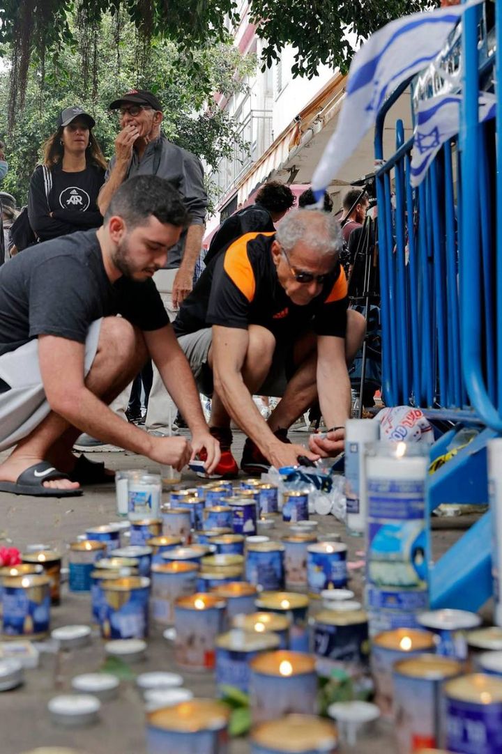 Sono due amici di 27 anni le vittime dell'attentato di ieri sera a Tel Aviv (Ansa)