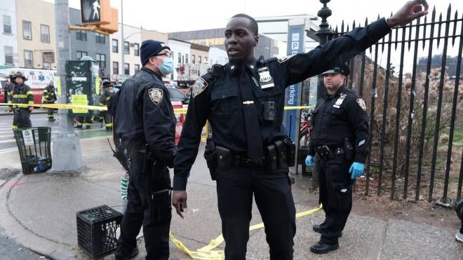 Sparatoria nella metropolitana di New York: colpita una stazione del distretto di Brooklyn (AFP)