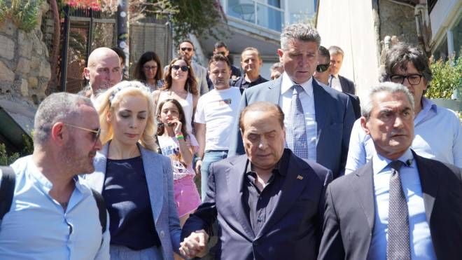 Berlusconi con la compagna Marta Fasciani a Posillipo