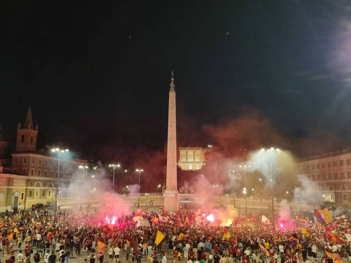 La Roma vince la Conference League, la festa a Roma in strada (Ansa)