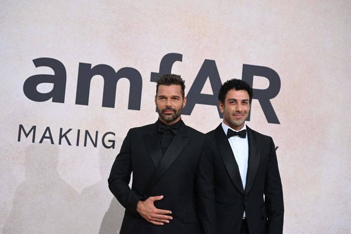 Ricky Martin con il pittore Jwan Yosef (Ansa)