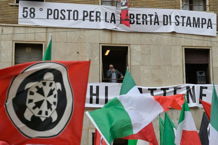 Sit-in non autorizzato e comizio sotto la sede storica di CasaPound a Roma