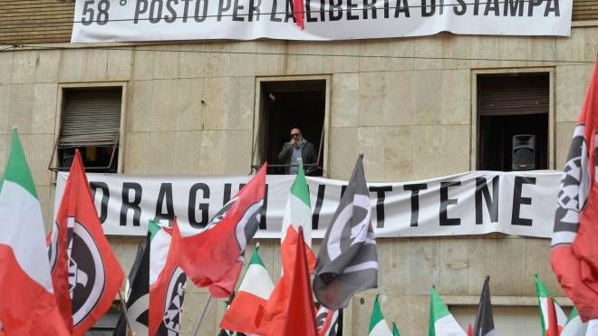Sit-in non autorizzato e comizio sotto la sede storica di CasaPound a Roma