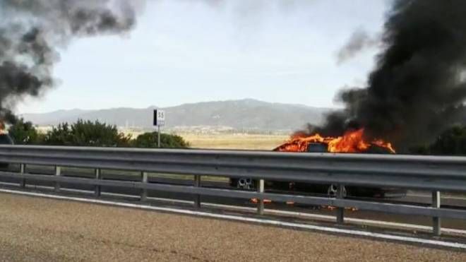 L'assalto fallito a un furgone portavalori in Sardegna (Ansa)