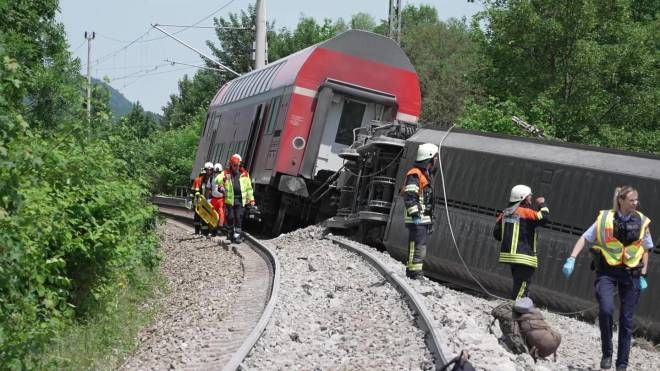L'incidente ferroviario nelle Alpi bavaresi (Ansa)