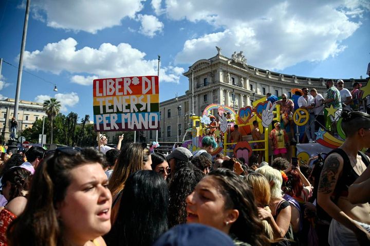 Circa 900 mila presenze secondo gli organizzatori all'edizione Roma Pride 2022 